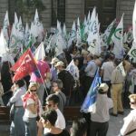 Los funcionarios se manifestan contra las medidas del Gobierno