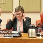 La presidenta de la JUR, Elke König (centro), ayer, en el Congreso de los Diputados