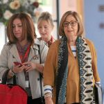 La consejera de Educación, Adelaida de la Calle, en los pasillos del Parlamento