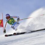 Viktoria Rebensburg en pleno prueba del Slalom gigante de Sölden (Austria)