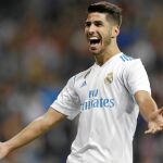 Marco Asensio celebró así el segundo gol del partido, un gran remate a pase de su «hermano» Isco