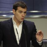 El líder de Ciudadanos, Albert Rivera, durante la rueda de prensa ofrecida hoy en el Congreso
