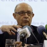 El ministro de Hacienda, Cristóbal Montoro, durante la presentación del Observatorio Financiero