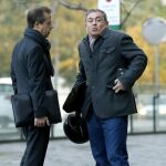 Jordi Pujol Ferrusola, primogénito del expresidente de la Generalitat (d), acompañado de su abogado Javier Carrillo (i)