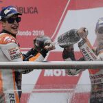 Márquez y Pedrosa celebran su triunfo