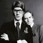 Yves Saint Laurent, en primer plano, y Pierre Bergé, que falleció ayer a los 86 años