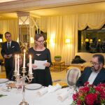 García Lorca, sobrina del poeta, junto al periodista Víctor Fernández, ayer en el Hotel Majestic
