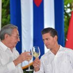 Castro y Peña Nieto, ayer, en el Palacio de Gobierno, en Yucatán