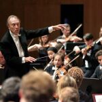 La música tiene efectos benéficos sobre el uso del habla, según el estudio. En la imagen, el director Claudio Abbado durante un concierto