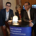 José Antonio Garrido, del Instituto Catalá de Nanociencia y Nanotecnología; Rosa Villa, investigadora CSIC del Centro Nacional de Microelectrónica y Kostas Kostarelos, de la Universidad de Manchester.