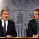 El portavoz del Gobierno, Íñigo Méndez de Vigo, y el ministro de Fomento, Íñigo de la Serna