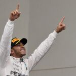 Hamilton celebra el triunfo