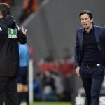 Roger Schmidt, protesta tras ser expulsado
