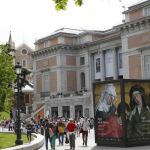 Turistas a las afueras del Museo del Prado