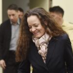 La miembro de la célula terrorista neonazi "Clandestinidad Nacionalsocialista"(NSU), Beate Zschäpe, a su llegada al juzgado en Múnich