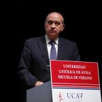 Jorge Fernández Díaz durante la clausura de la Escuela de Verano “Los populismos en el siglo XXI” de la Universidad Católica de Ávila (UCAV) y LA RAZÓN