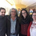 Ángel junto a sus padres y su hermana