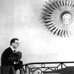 Balenciaga en su taller de París