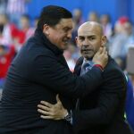 Mono Burgos con Paco Jémez.