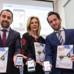 Secretario General de Deporotes del Gobierno de Andalucía, Antonio Fernández, la Secretaria General de Sierra Nevada 2017, María José López, y Raúl Berdonés, presidente del Grupo Secuoya