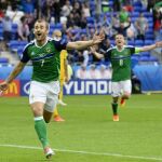 En el minuto 96 Niall McGinn, que milita en el Aberdeen escocés, hizo el 0-2 definitivo