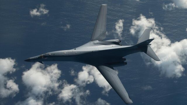 Uno de los dos bombarderos B-1B
