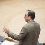 El conseller de Hacienda, Vicent Soler, durante una de sus intervenciones en el pleno de Les Corts