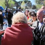 Carmena prometió en la campaña bajar los sueldos, pero cuando llegó al Ayuntamiento lo cambió por donaciones