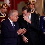 El presidente del Gobierno, Mariano Rajoy y el presidente del Tribunal Constitucional, Juan José González Rivas