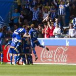 Los jugadores del del Deportivo Alaves celebran el gol de su compañero, el serbio Aleksandar Katai, ante el Valencia