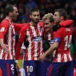 Griezmann celebra su gol con sus compañeros de equipo