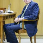 El historiador bromea durante un encuentro en Madrid en 2010