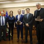 Gonzalo Santonja, Silvia Clemente, Antonio Praena, Francisco Vázquez y Humberto Saldaña, durante la entrega de premios