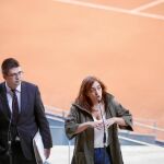 Los concejales «díscolos», Mayer y Mato, desafiaron a Carmena al pedir varios informes públicos y privados en busca de irregularidades en el contrato del Ayuntamiento para el Open de Tenis de 2001, así como al interponer una denuncia ante la Fiscalía Anticorrupción a espaldas de la alcaldesa. En la imagen, los dos concejales en la Caja Mágica, donde se celebra el torneo