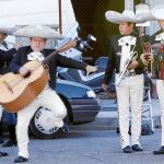 Un grupo de mariachis recibió a Bárcenas