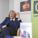 La editorial argentina Clave Intelectual ha sufragado los gastos del viaje y la estancia durante una semana de Manuela Carmena en Buenos Aires para promocionar su libro.