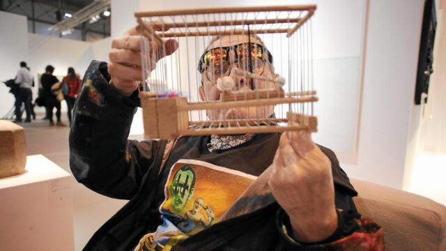 El dramaturgo, poeta, pintor y cineasta Fernando Arrabal, ayer en ARCO, en la galería Cayón