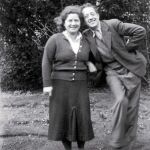 Barea en Faringdon junto a su esposa Ilsa, traductora de toda su obra