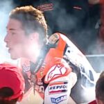 Nicky Hayden celebrando una victoria