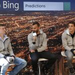 Los jugadores del Real Madrid Toni Kroos (i), Jesé Rodríguez (c), y Mateo Kovacic, durante su participación en un acto promocional