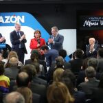 Un momento de la entrega del premio a la madre de Ignacio Echevarria, héroe del año.