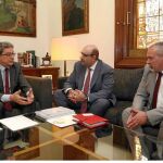 En la imagen, el delegado del Gobierno en Cataluña, Enric Millo, y el presidente de CSIF, Miguel Borra