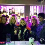 Imagen de las cinco amigas publicada por Marta y Paz en Instagram