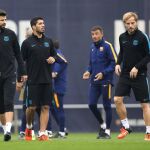 Los jugadores del FC Barcelona durane el entrenamiento.
