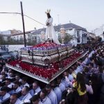 Trono de Nuestro Padre Jesús Cautivo, durante el desfile procesional del Lunes Santo en Málaga