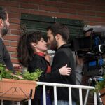 Ricardo Gómez (Carlos) y Elena Rivera (Karina) en una escena de la nueva temporada de ‘Cuéntame’