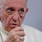 El Papa durante la rueda de prensa en el avión en Roma