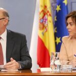 La vicepresidenta del Gobierno en funciones y el ministro de Hacienda, el viernes tras el Consejo de Ministros
