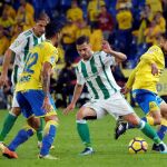 Riza Durmisi en un partido con el Betis frente a la Unión Deportiva Las Palmas.