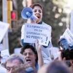 Las boticas de Cataluña repartirán más de 3.000 panfletos a los ciudadanos en los que exigen «responsabilidad» a la Administración